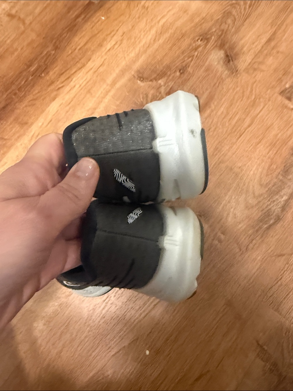 Brooks women’s Black and Grey Athletic Running Shoes - Picture 3 of 8